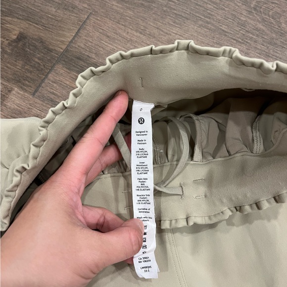Lululemon Stretch High-rise crop pants - Picture 2 of 2